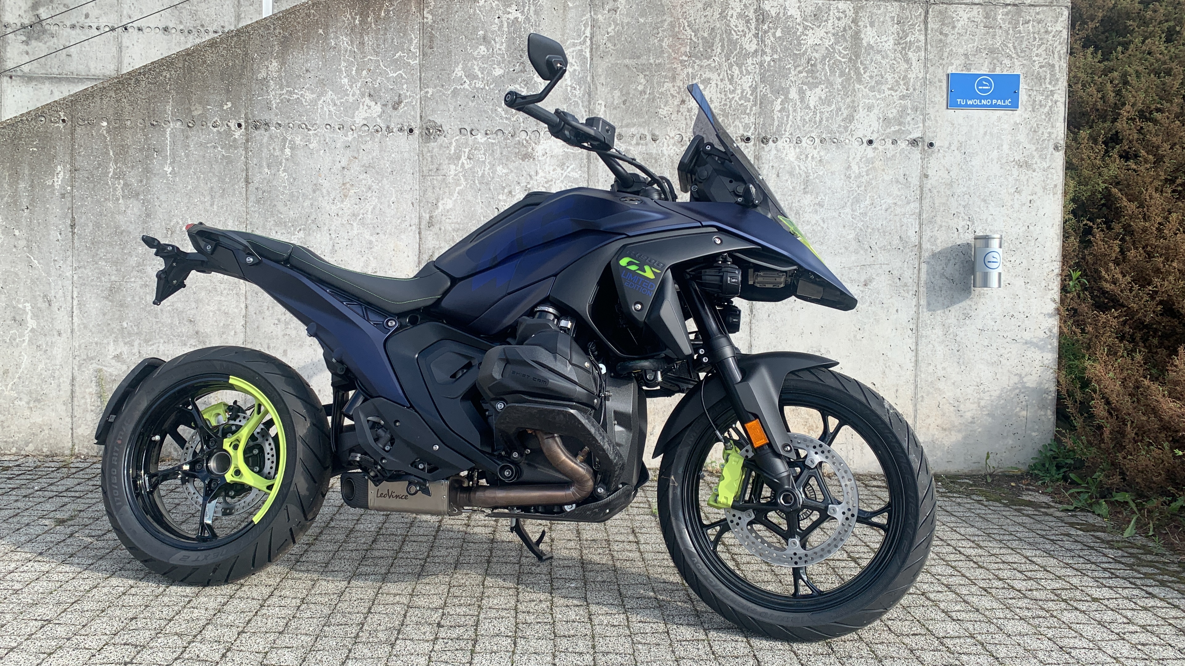 14. BMW R1300GS VR46 