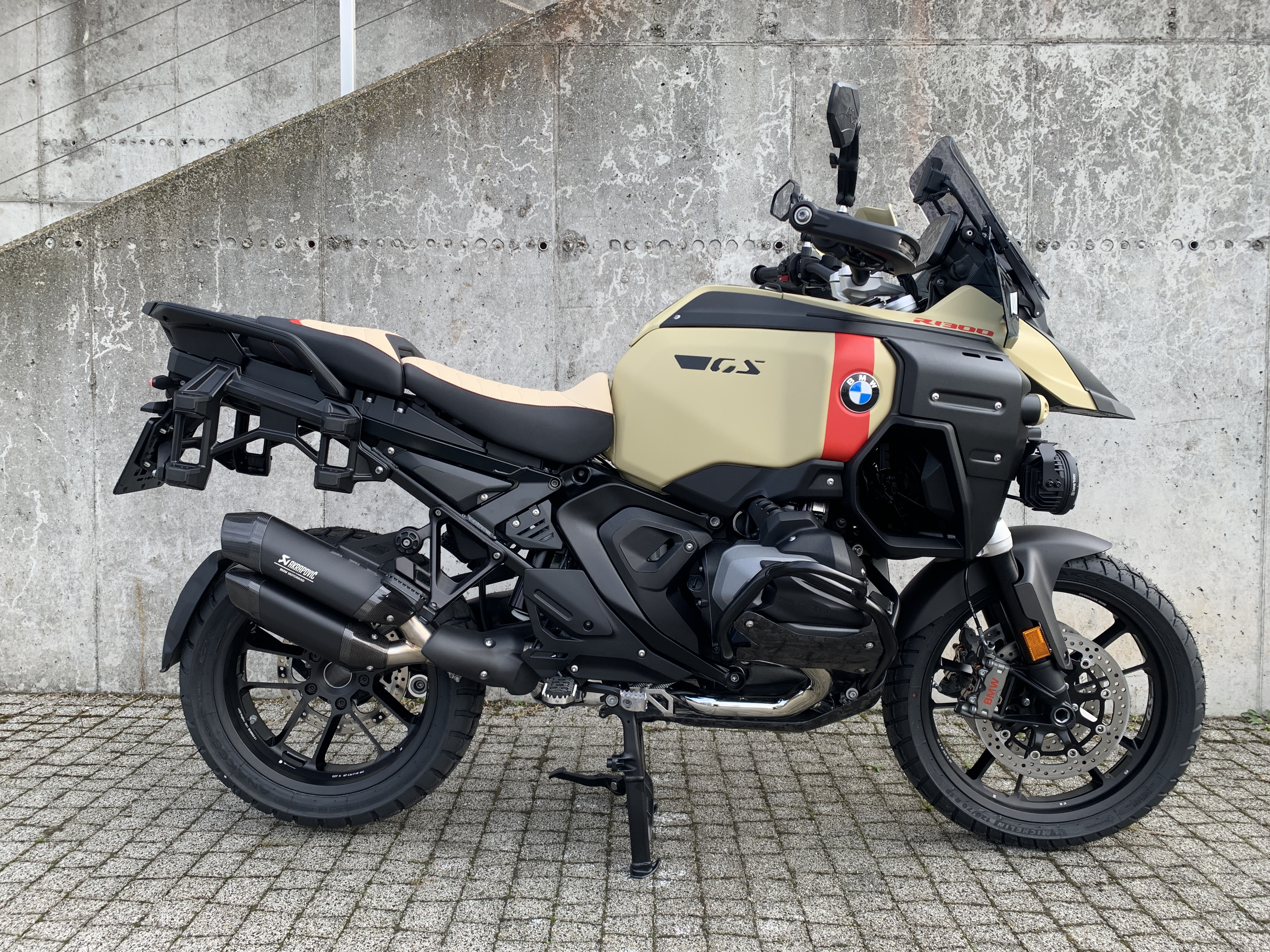 18. BMW R1300GS ADV Piaskowy 