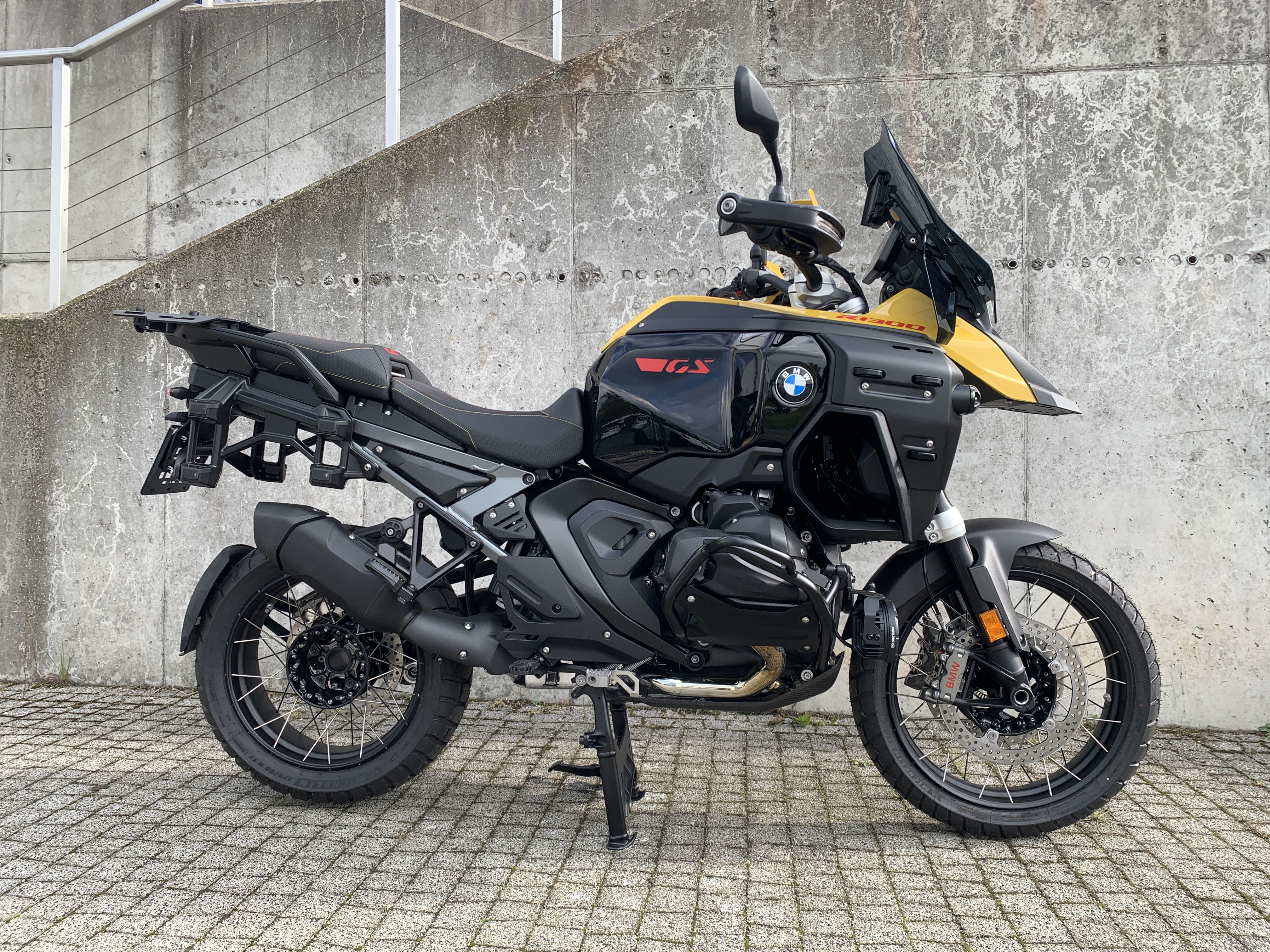 19. BMW R1300GS ADV Speed Yellow 