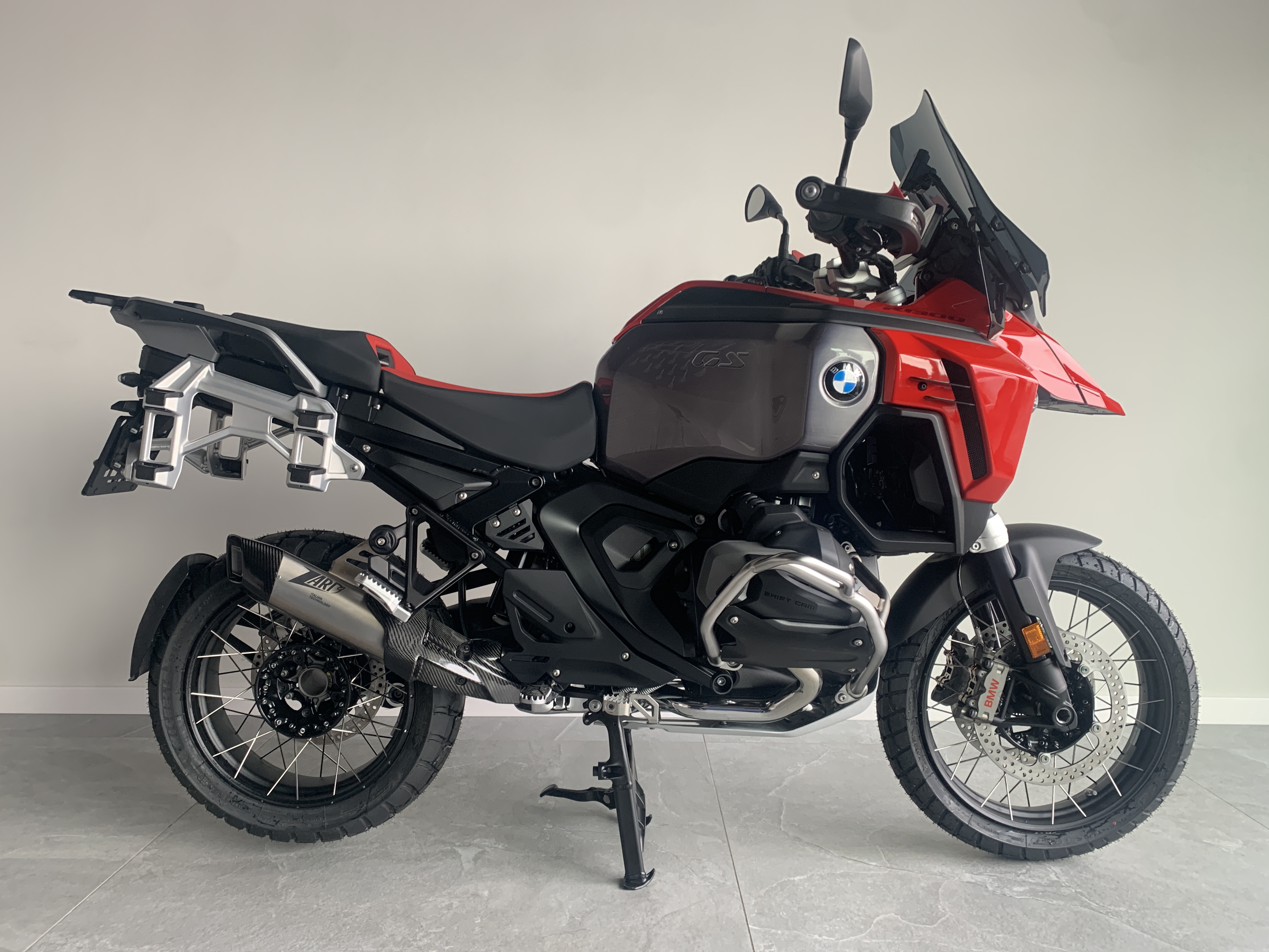 20. BMW R1300GS ADV Racing Red 