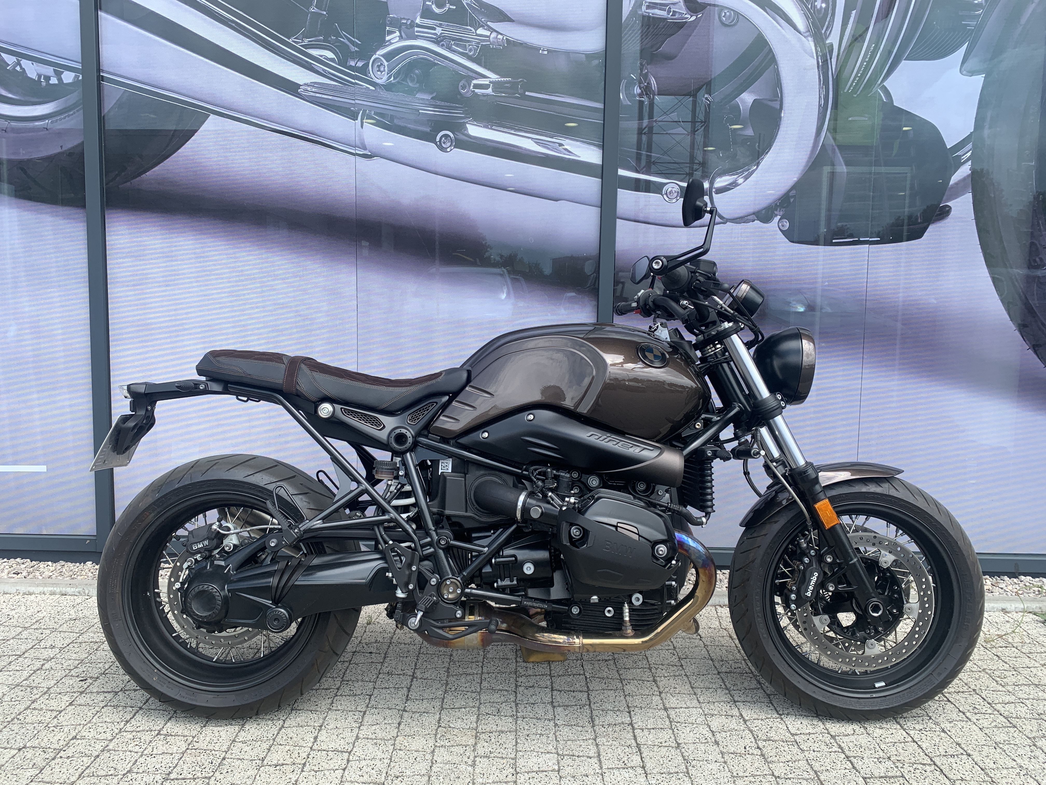 23. BMW Rninet Pure Dark Brown 